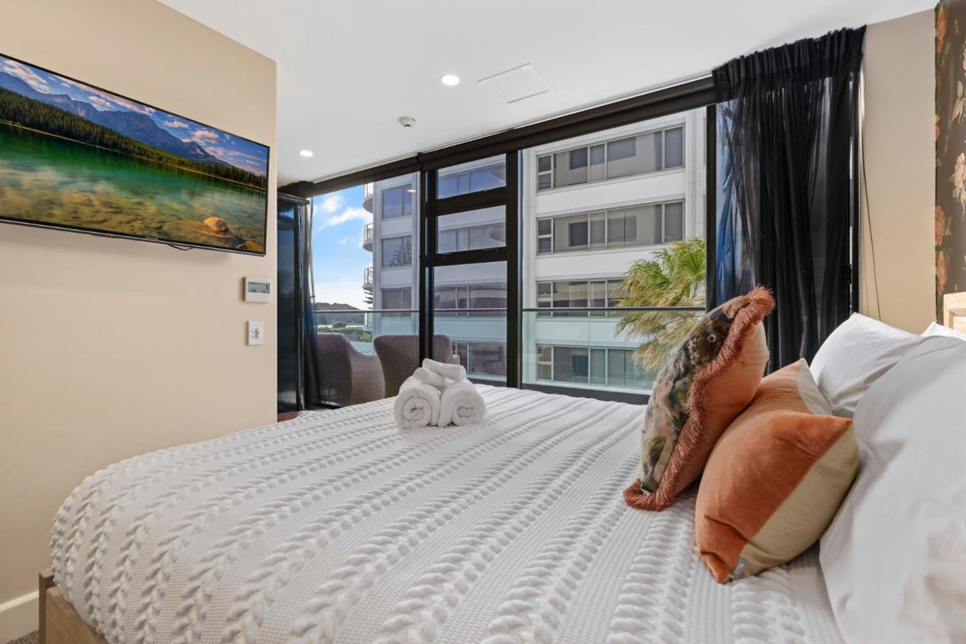 Marvelous Downtown Apartment Moments From Main Beach With Heated Pool, Gym And Parking Mount Maunganui Exterior photo