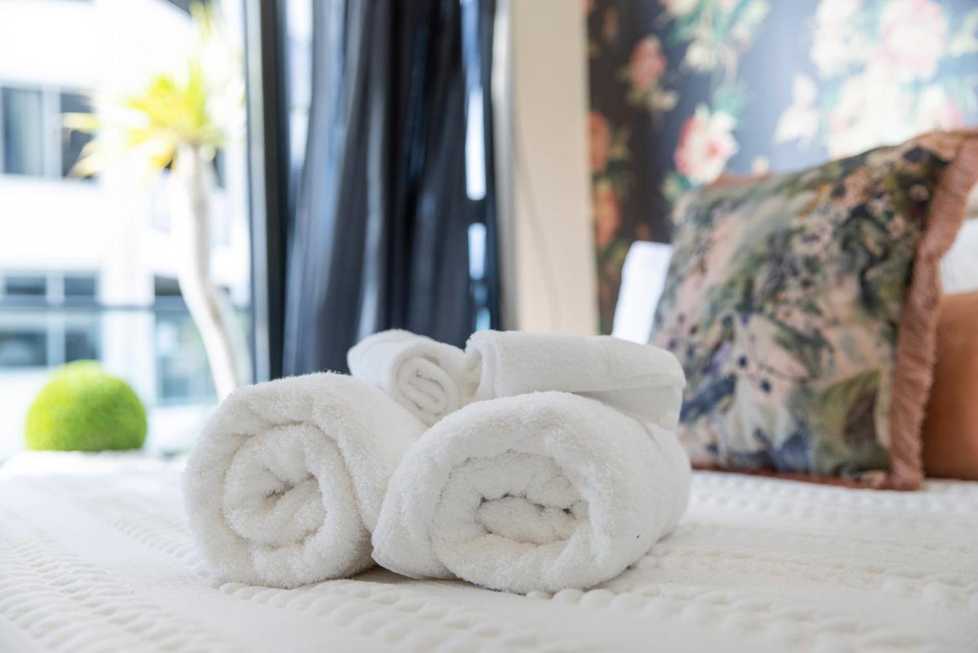 Marvelous Downtown Apartment Moments From Main Beach With Heated Pool, Gym And Parking Mount Maunganui Exterior photo