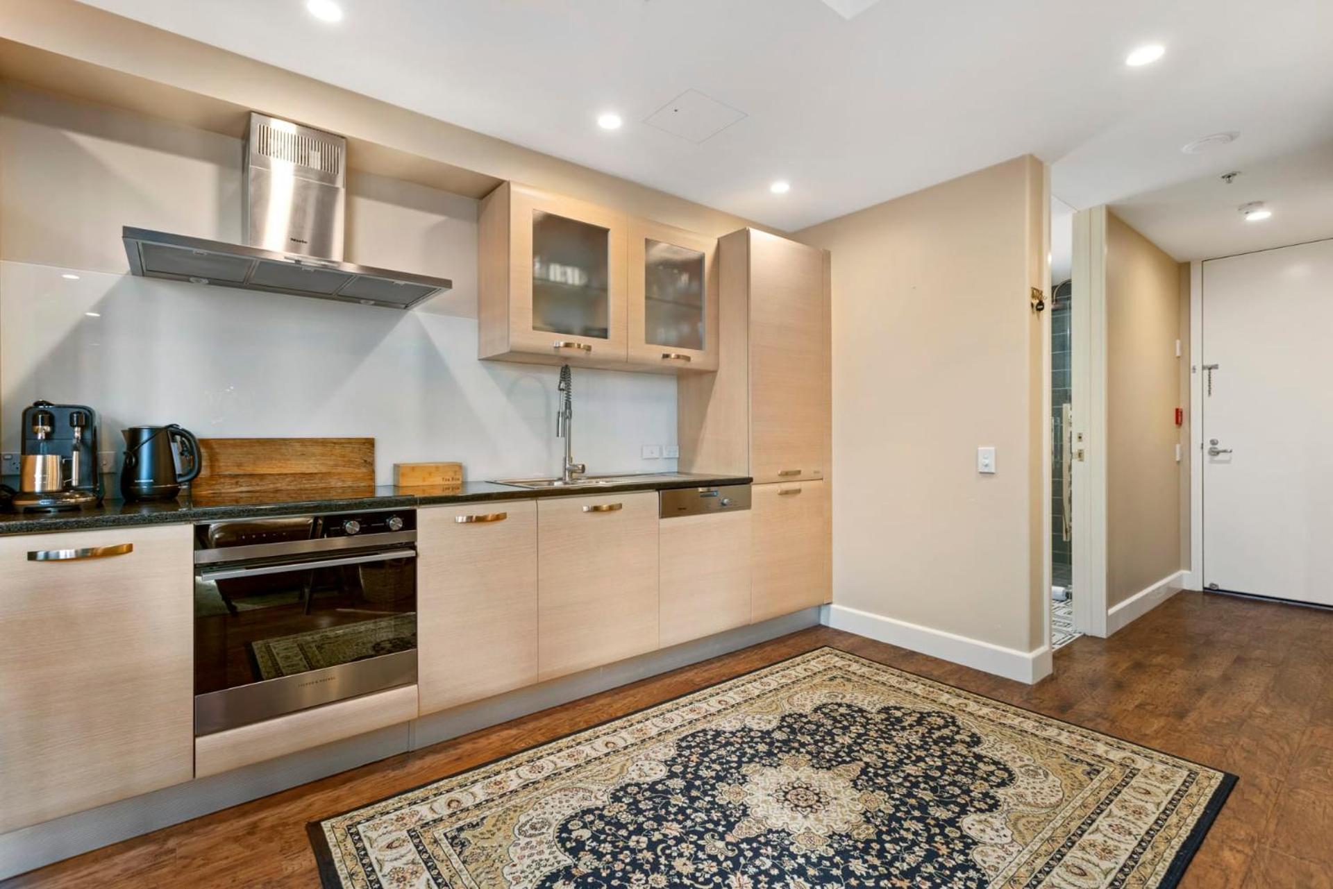 Marvelous Downtown Apartment Moments From Main Beach With Heated Pool, Gym And Parking Mount Maunganui Exterior photo