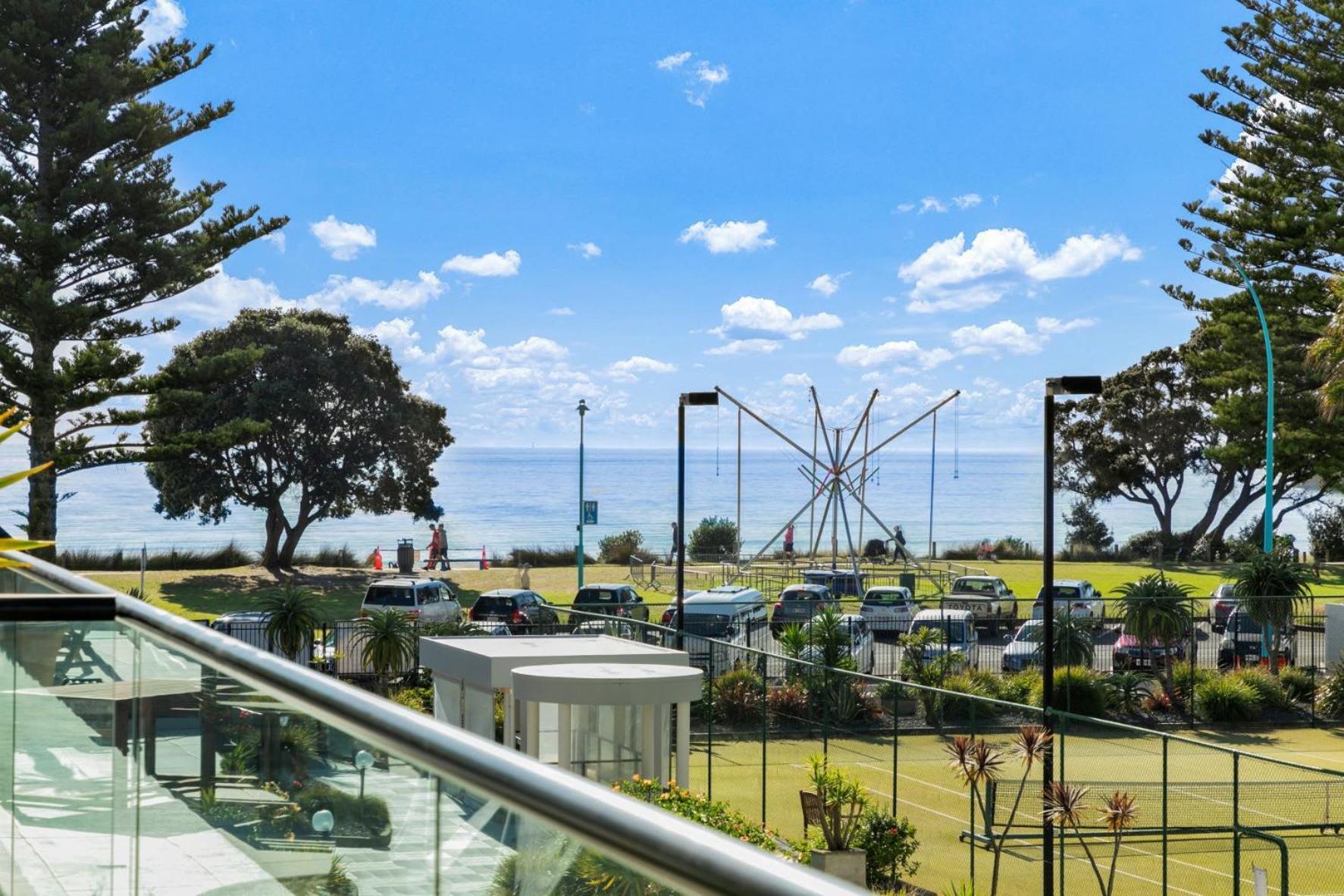 Marvelous Downtown Apartment Moments From Main Beach With Heated Pool, Gym And Parking Mount Maunganui Exterior photo